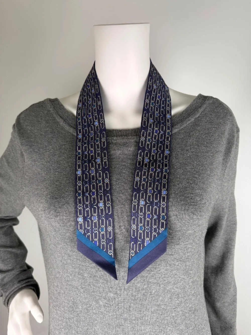 Hermes Effet Kaleidoscope Print Bleu Jean Creme Indigo Silk Twilly Scarf